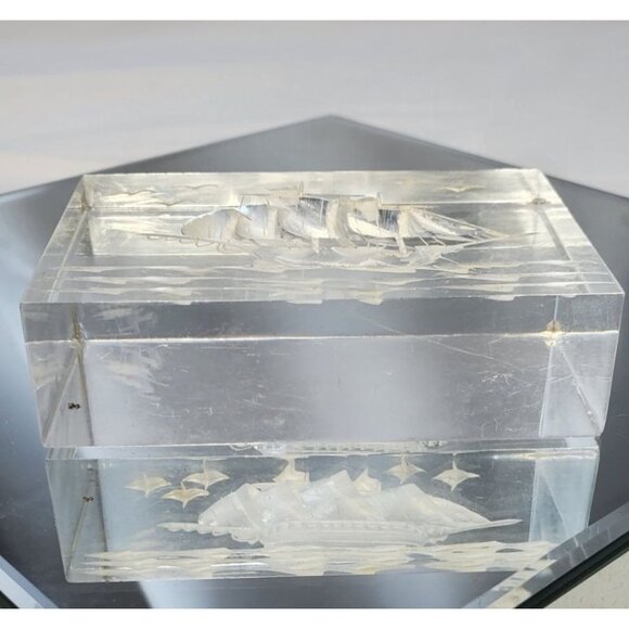 Vintage Reverse Carved Lucite Sailing Ship Boat Etching Paperweight Acrylic - Picture 6 of 8